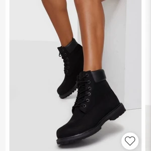 Timberlands - Säljer svarta timberlands, knappt använda. Storlek 35 men passar 36 liten 37. 550kr + frakt 