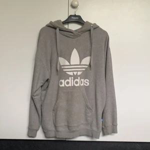 Adidas hoddie st,38  - Använd fåtal gånger. 