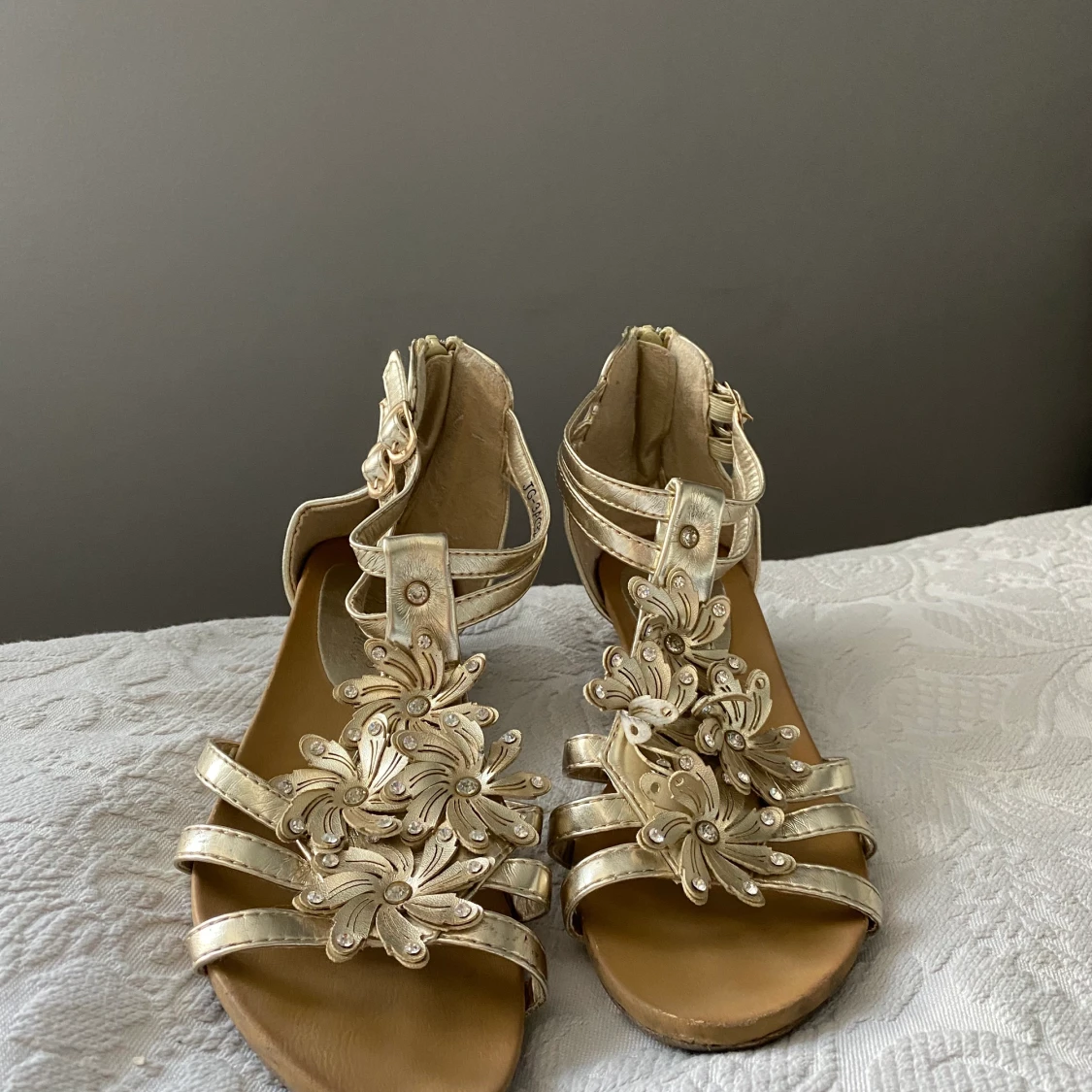 Guldiga klackskor  - 90