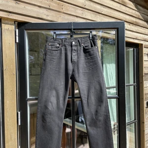 WEEKDAY SPACE - Säljer ett par weekday space i st 30/32. Byxorna är fåtal gånger använda. För fler frågor kom pm! Mvh, Max.