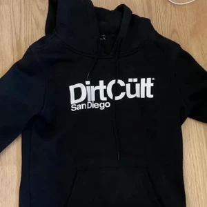 Dirtcuit  - storlek L men jag har vanligtvis S då dem är små i storlekarna! nyskick 