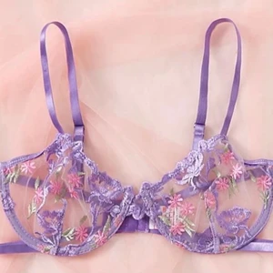 Spets-bralette - Spets-bralette från Shein i storlek M, aldrig använd!