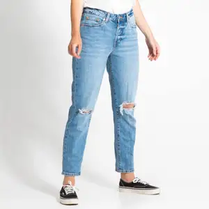 Säljer ett par super fina jeans från lager 157!✨jag säljer dom för att dom är för små för mig✨ jag är 170cm lång! Skick och ställ frågor✨obs! Dom är små i storleken!