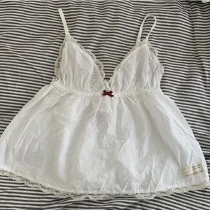 Vitt odd molly linne - Jätte sött odd Molly linne som inte kommer till användning. BUDA I KOMMENTARERNA💗