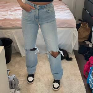 Säljer dessa as snygga jeans från Gina i st 34, använda en gång
