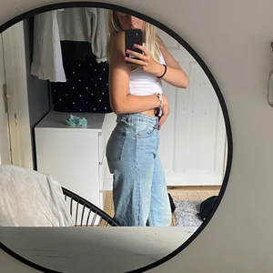 Jeans - Jättefina jeans som jag ej veta vart de kommer ifrån då jag köpt de här på plick💙säljer för att jag har för många jeans och dessa används inte så mycket. Hör av er om ni har några frågor