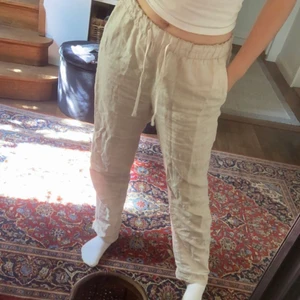 Linnebyxor  - Fina linnebyxor som jag tror är slutsålda men vet ej. Dem är i bra skick. Storlek M men passar även en S