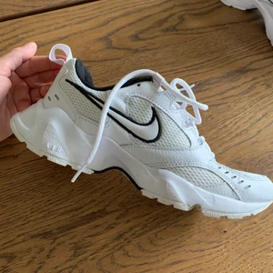 Nike air skor - Helt nya och fräscha skor. Säljs pga för liten storlek. 