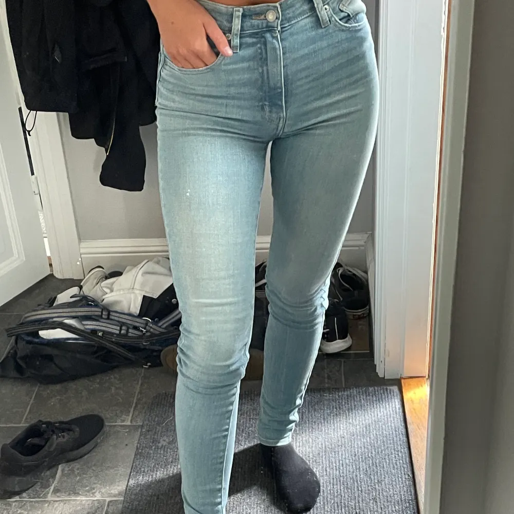 Levis jeans i storlek 27/32 🤍. Jeans & Byxor.