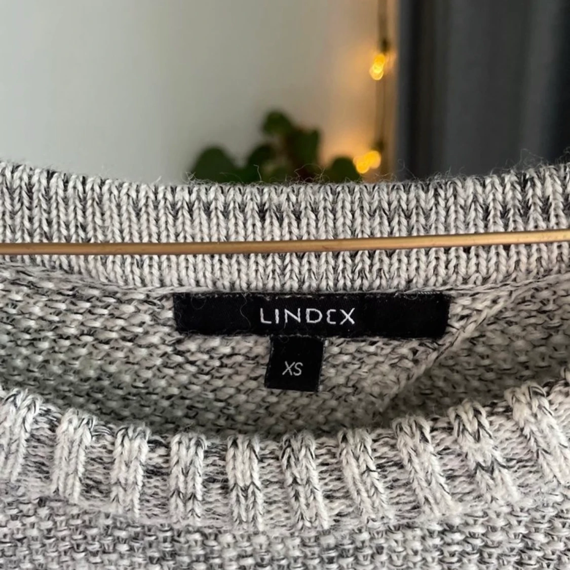 Stickad tröja med öppen rygg - 91