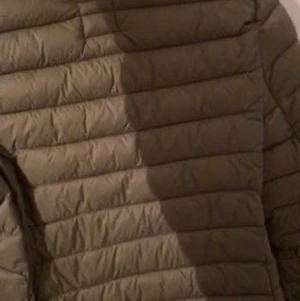 Jacka - Dunjacka från hm köpt förra året, sparsamt använd. Frakt ingår ej<3