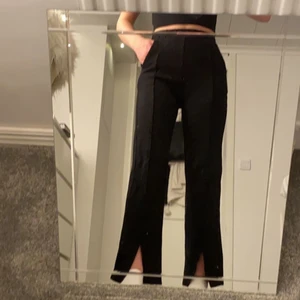 Tights/kostymbyxor - Stretchiga och sköna byxor i bra skick som inte längre används!  Storlek: xxs  Betalning sker via Swish och köparen betalar frakten