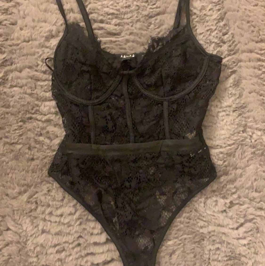 Svart spets body i storlek XS