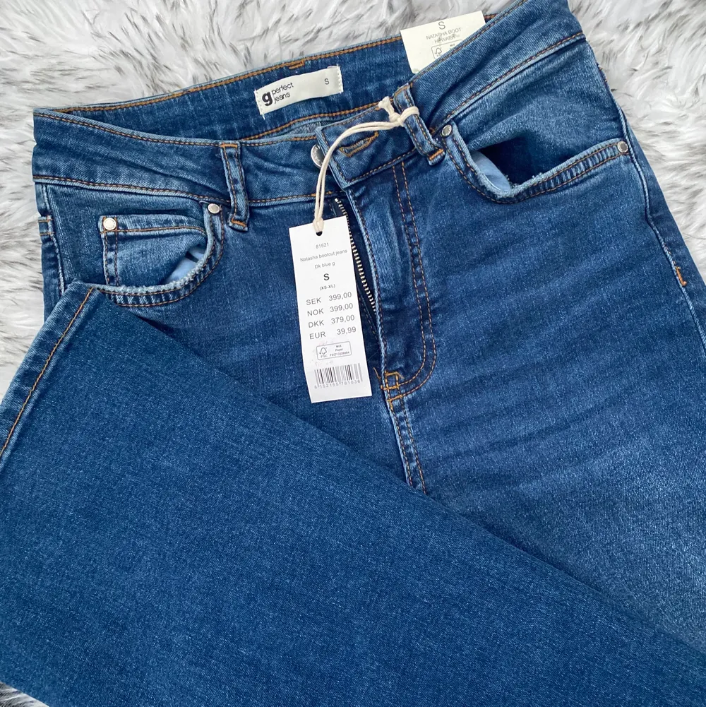 Bootcut jeans från Gina tricot, stl S men passar xs. Helt nya och nypris var 399:-. 145:-🤍. Jeans & Byxor.