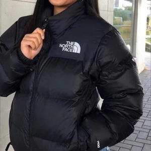 North Face jacka - Säljer denna northface jacka som är i ny skick, ny pris drygt över 3000.