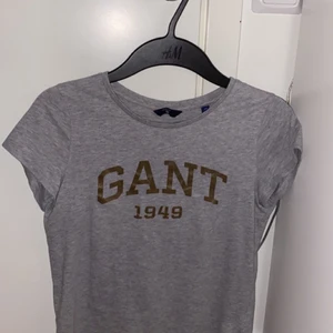 Gant - Säljer denna t-shirt pga den har blivit för liten. ny pris är ca 500:-  pris nu är 250:- 
