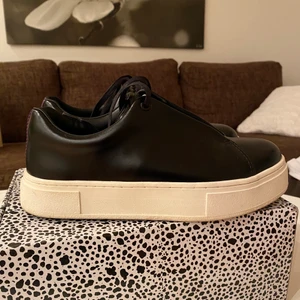 Eytys doja - Säljer mina svarta eytys modellen doja. Endast använda 2gånger i väldigt bra skick. Hör av dig vid funderingar 