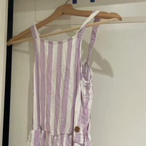 Byxdress - Det här är en byxdress som inte kommer till användning längre. Den är fin när solen börjar komma fram🧚🏽‍♀️🤍