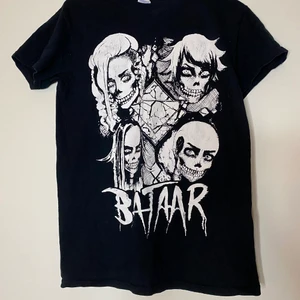Bataar merch - Bastar merch köpt under 2016. Knappt använd med pga ålder så har printet några sprickor. Kan mötas i Sthlm. Köpare står för frakt. Tar endast swish.
