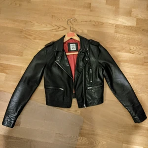 Skinnjacka - En crocker skinnjacka i toppskick, knappt använd. Nypris 800kr
