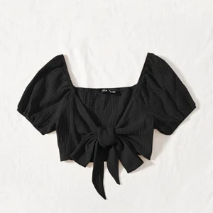 Gullig Topp i storlek M  - Storlek S aldrig använd pga den satt mer som en stor M väldigt fin topp annars om den hade passat men köpte en i mindre storlek och älskade den! 