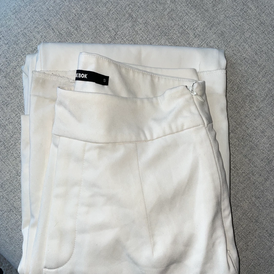 Kostymbyxa svart och vit 