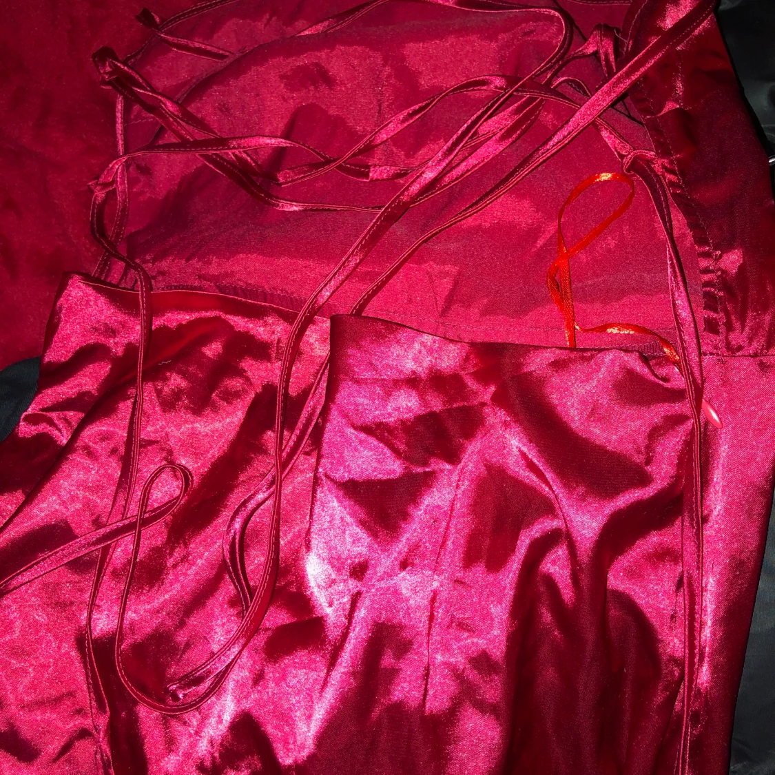 röd satin klänning - 91