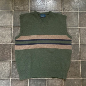 Stickad väst - Snygg och passar till allt.