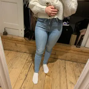 Säljer dessa jeans från Levis då de inte kommer till användning, kan mötas upp och frakta men köparen får själv stå för fraktkostnaden! 🤍 (Endast seriösa köpare!) 