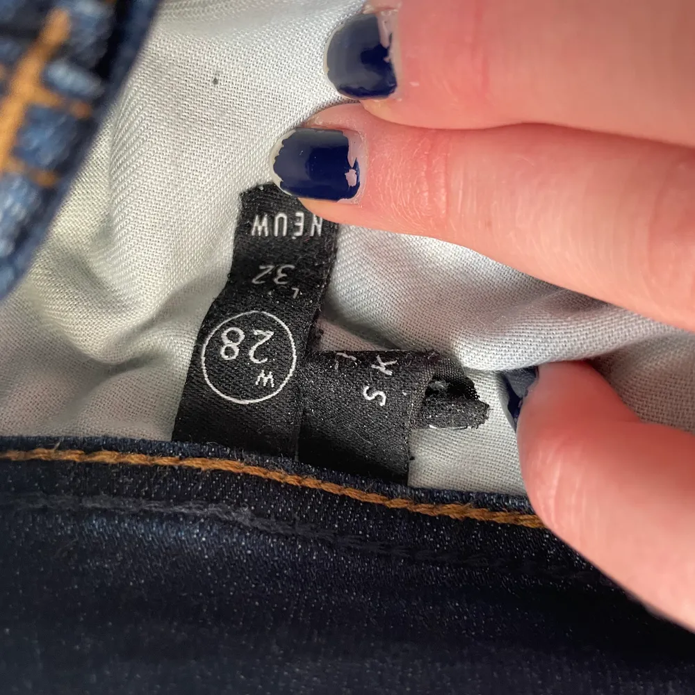 Fina Neuw jeans, säljer pga för små. Inga tydliga defekter . Jeans & Byxor.