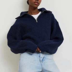 Zip hoodie  - INTRESSEKOLL! Säljer om jag får ett bra bud❤️ Helt ny bara testad, sista bilden är min egna!