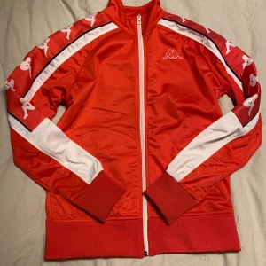 Tröja från Kappa - Säljer denna då den ej används. Fint skick, köparen står för frakt