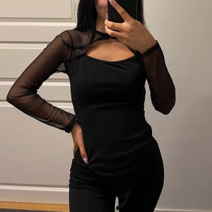 Topp i strl 36 - En fin oanvänd body från bohoo. Prislappen är kvar🦋 