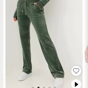 Juicy coutur mjukisbyxor - Säljer mina juicy couture mjukisbyxor. Använd 3-4 gånger. Storlek: XS