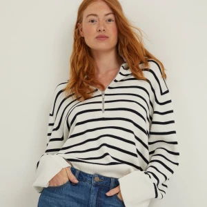 Randig Tröja Kappahl - Säljer denna ursnygga stickade tröja från Kappahl. Plagget är i superskick då det endast är använt en gång!!! Kontakta vid frågor eller intresse, köparen väljer frakt!!💥💥