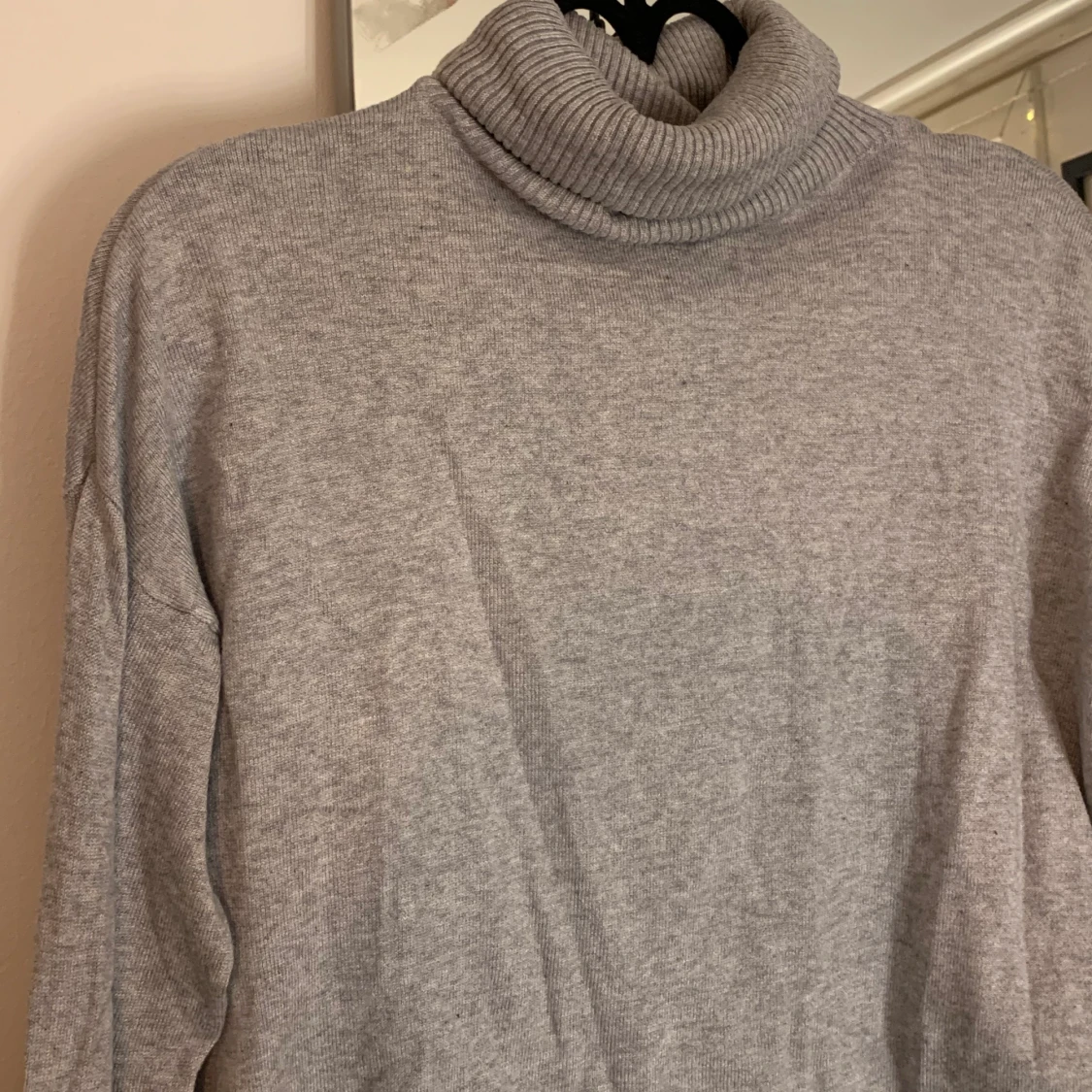 Stickad tröja med krage