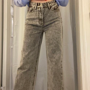 Jeans - Oanvända jeans. Buda gärna. storlek xs men sitter som s. 67cm i midjan