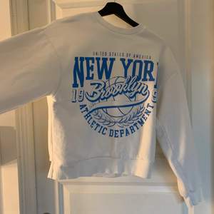 Säljer min snygga sweatshirt från Gina tricot pga att den inte används längre, skriv vid intresse🥰