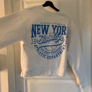Gina tricot sweatshirt  - Säljer min snygga sweatshirt från Gina tricot pga att den inte används längre, skriv vid intresse🥰
