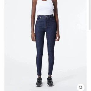 De denim moxy, storlek M - Kommer inte till användning längre. Jättefina, sköna och formar rumpan jättefint💕 priset kan diskuteras, nypris 500kr