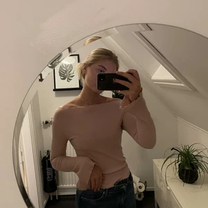 Långärmad tröja - Långärmad rosa tröja. Väldigt bra skick då den aldrig är använd. 