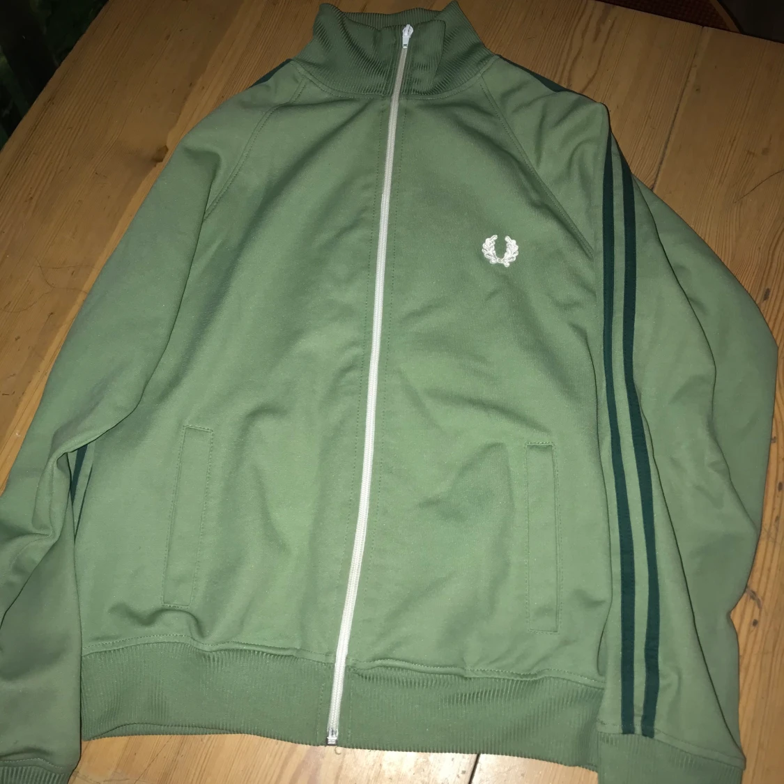 Fred Perry  - 90