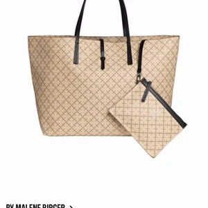 By Malene Birger - Säljer en By malene birger väska modellen (abi tote). Sällan använd! Skriv för fler bilder. Köpt för 2600kr. Buda privat +frakt❤️