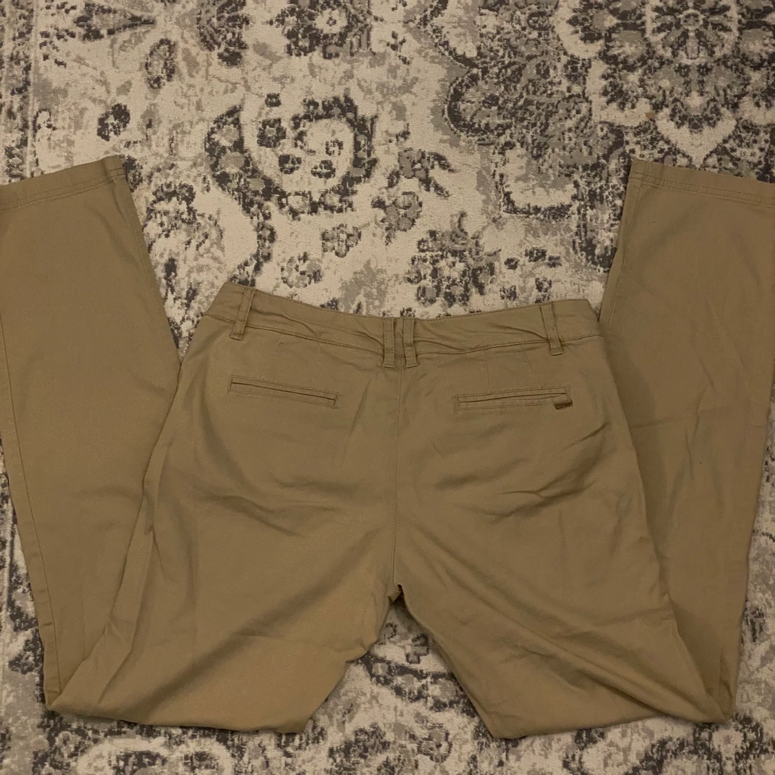 lågmidjade kostymbyxor