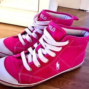 Ralph Lauren strl 37 i kanonskick! - Som sagt Ralph Lauren strl 37 i kanonskick! Tygskor i en stark (men absolut inte skrikig) färg - för våren!