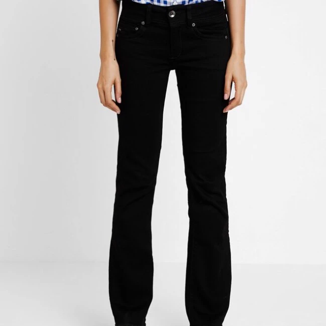 Midwaist jeans från Zalando  - 90