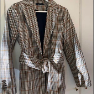 Blazer/kappa - Figur sydd kappa/blazer använd fåtals gånger