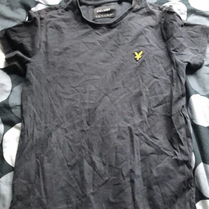 Layla & scott t shirt - Säljer min svarta layla & scott t shirt bra skick och bra passform 