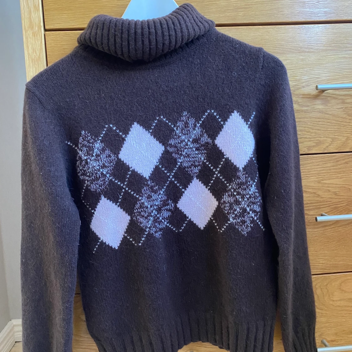 Brun stickad tröja - 90