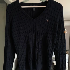 Gant tröja - Marinblå gant tröja , köparen står för frakt